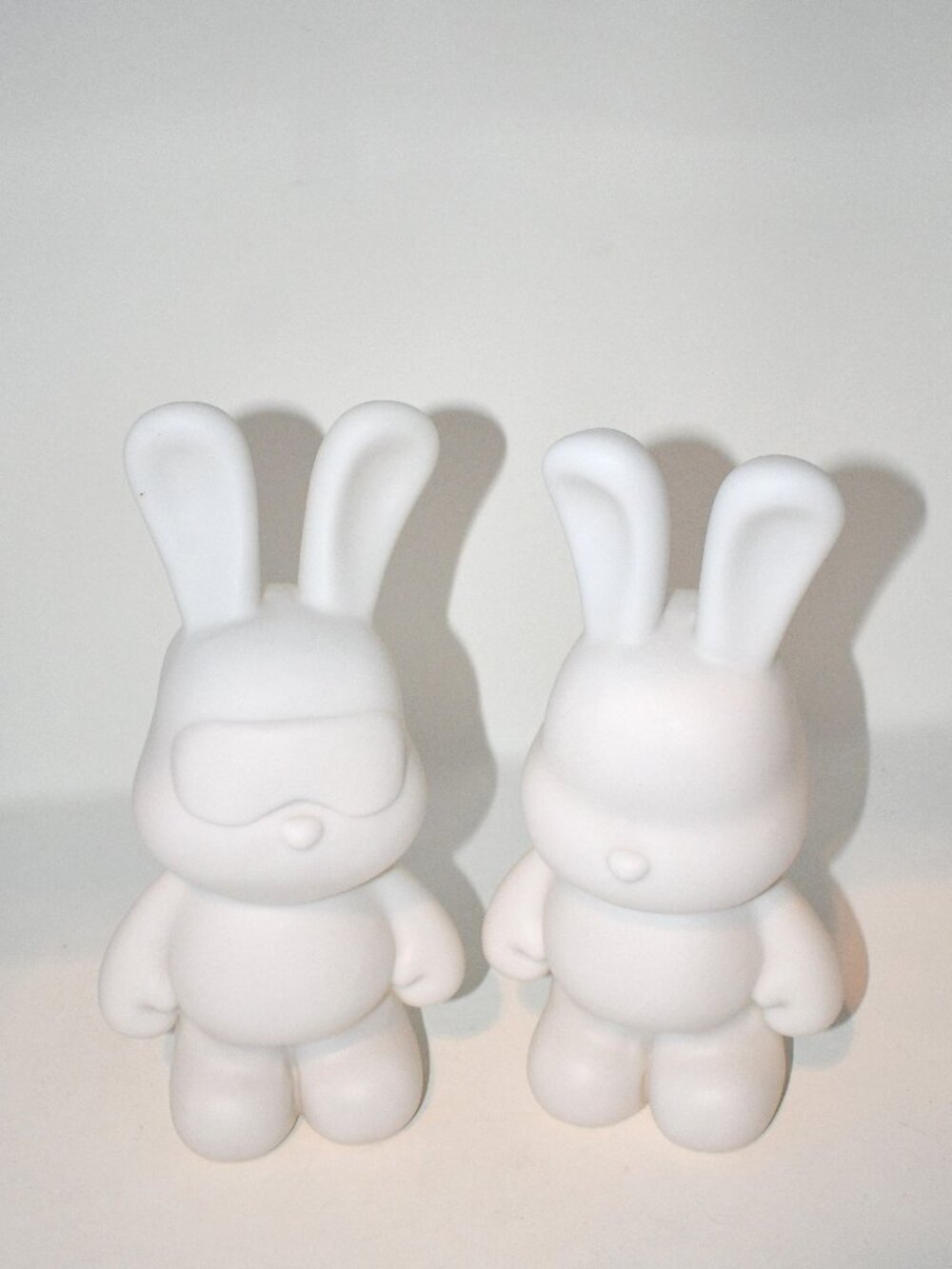2 White Bunny Rabbit Vinyl Piggy Banks Coin Banks Modern Cute Decor Set Descript